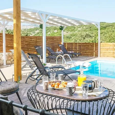 Eleonas With Private Swimming Pool Vilă
