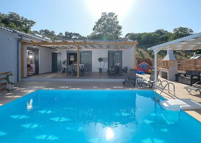 Eleonas With Private Swimming Pool