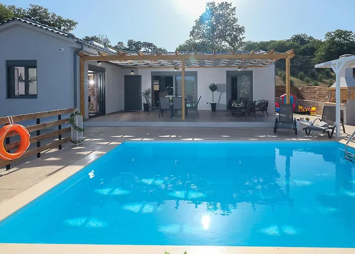 Eleonas With Private Swimming Pool Villa